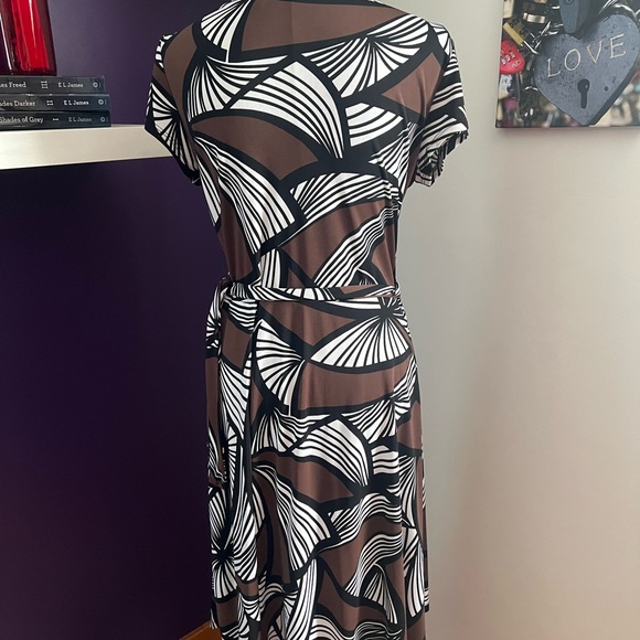 7 for $30 New York & Company Wrap Dress - Picture 5 of 8